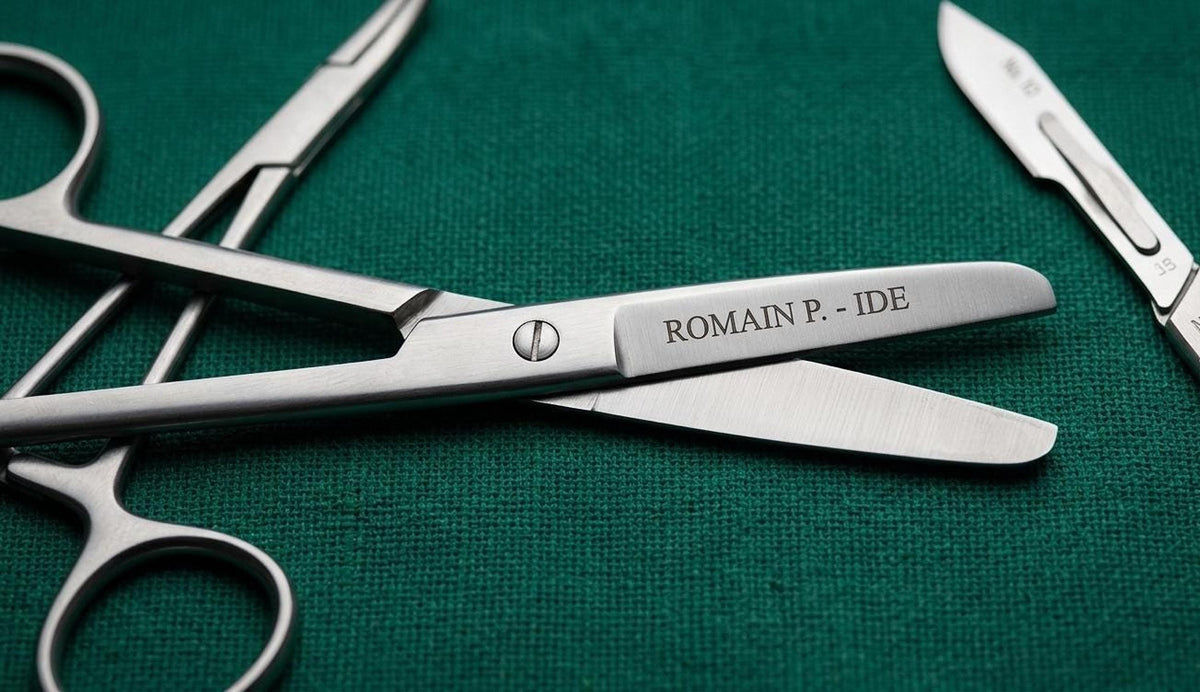 Ciseaux Infirmière Personnalisés Prénom | Cadeau Diplôme IDE, Aide-Soignante | Gravure Laser Ciseaux Blouse Médical Inox