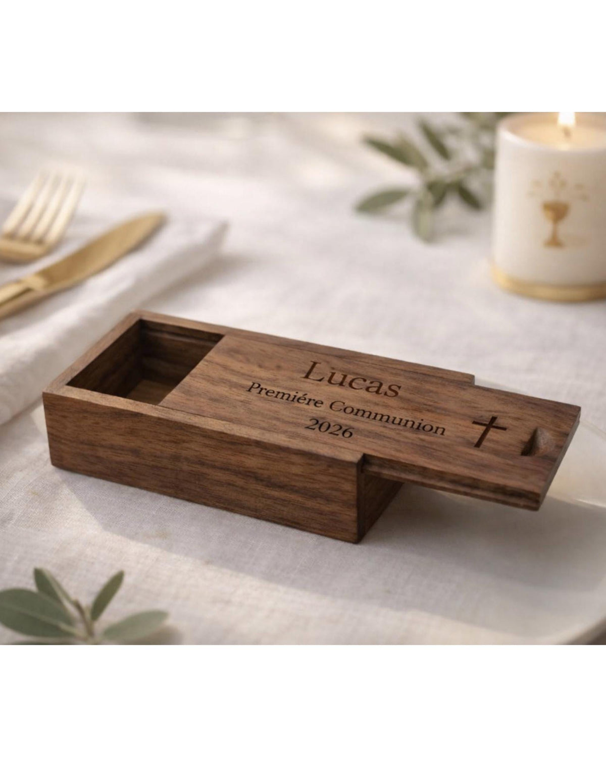 Boîte de communion personnalisée en bois gravé