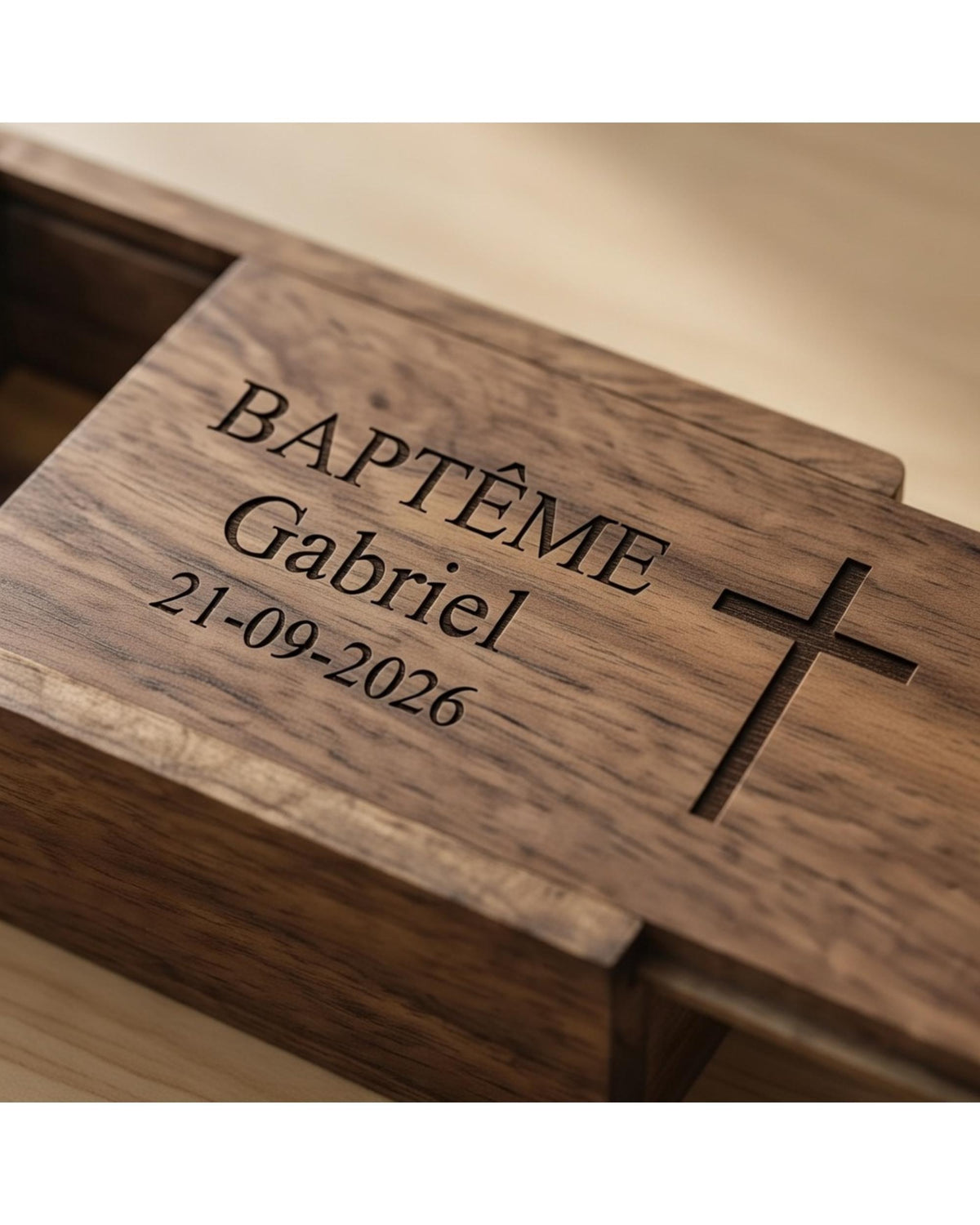 Boîte de communion personnalisée en bois gravé