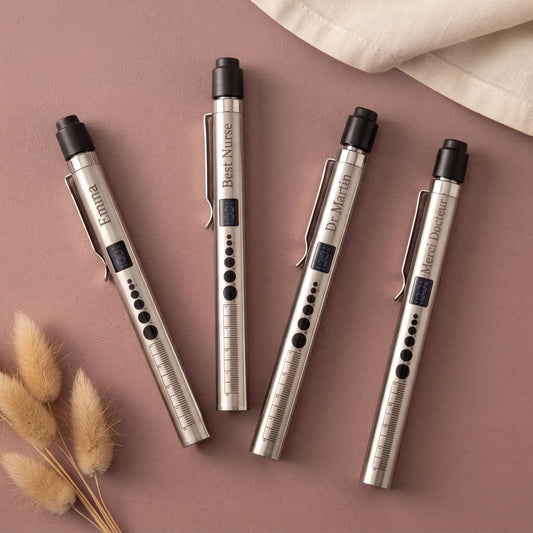 Stylo Lumière Médicale Personnalisé Gravé LED | Cadeau Diplôme Infirmier, Médecin, Ambulancier | Lampe Pupillaire Gravure Laser France